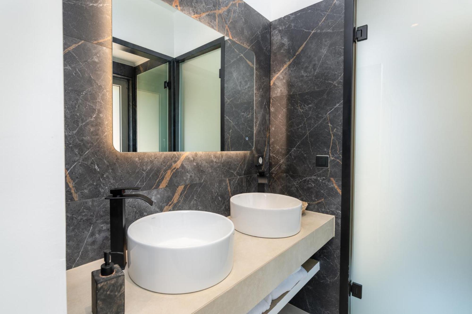 Mellamare Luxury Athanion