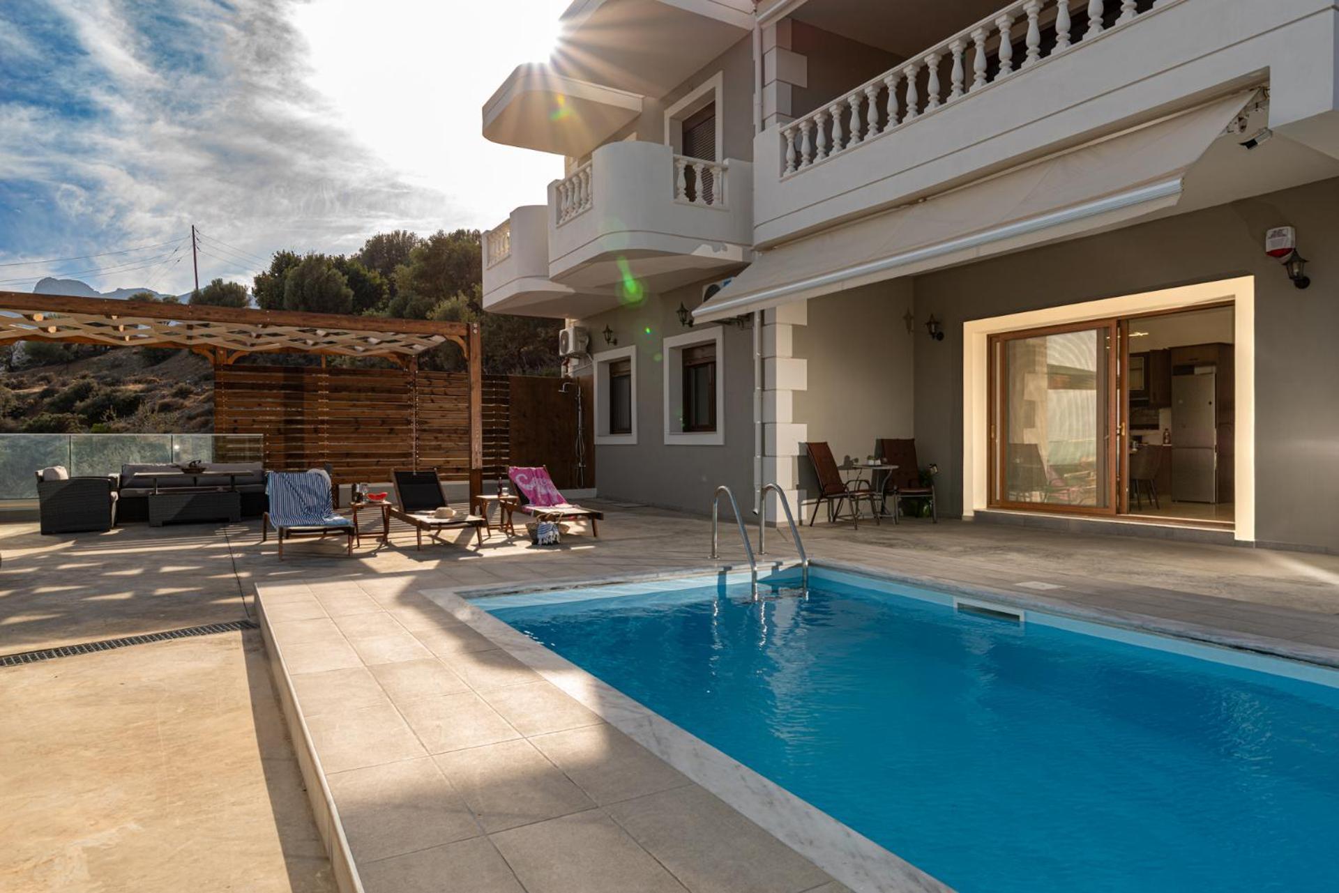 Evelyn Crete Villa *