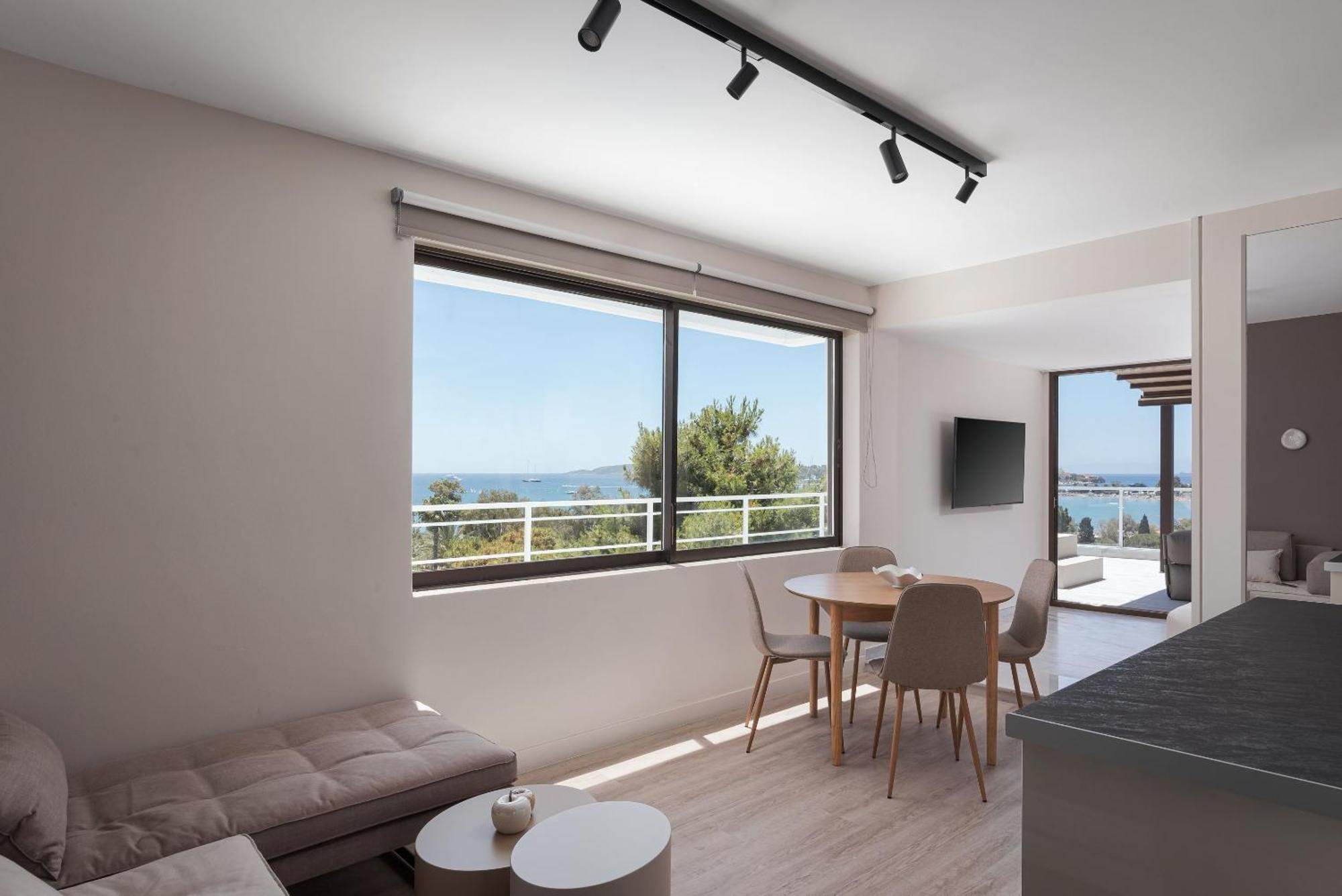 The Vouliagmeni Penthouse * Athens