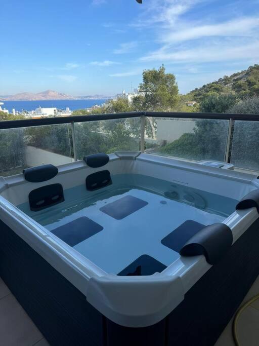 Varkiza Seaside And Views Retreat With Jacuzzi *
