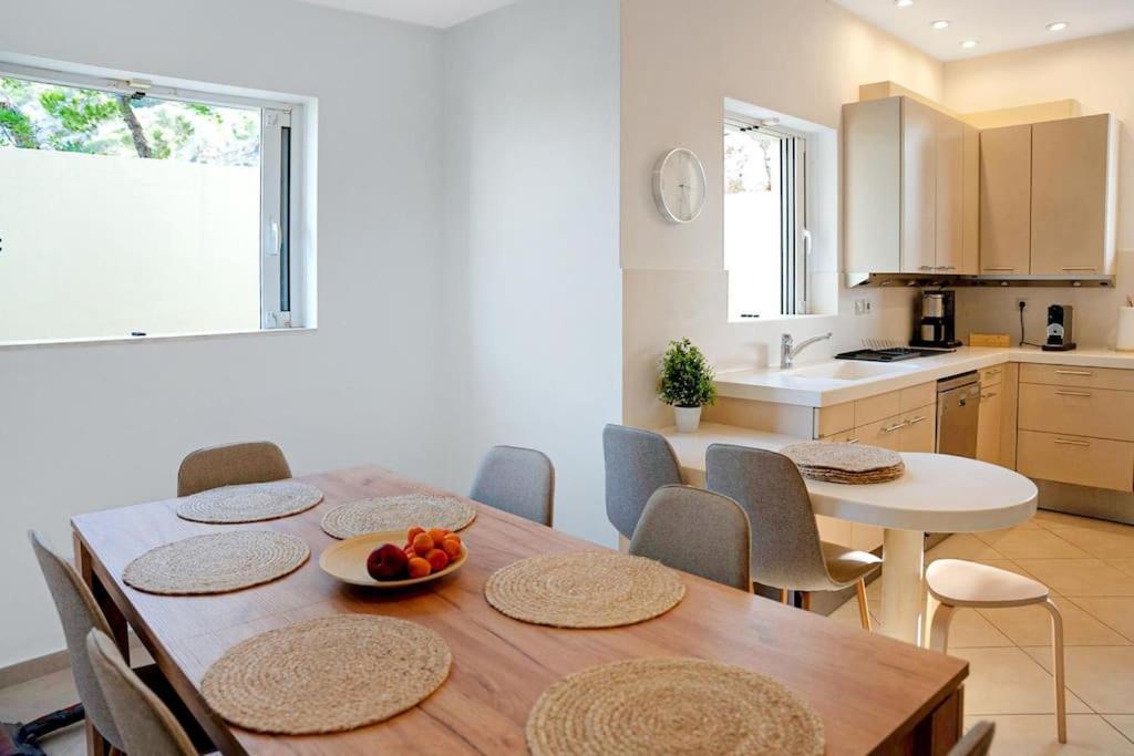 Apartment Varkiza Seaside And Views Retreat With Jacuzzi *