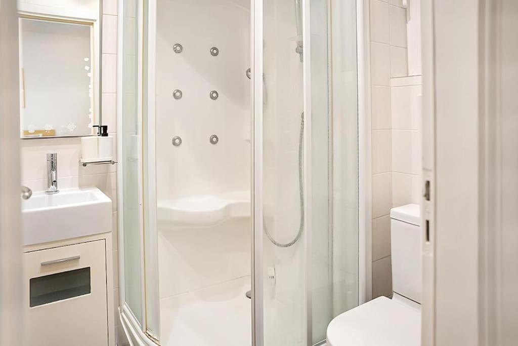 Apartment Varkiza Seaside And Views Retreat With Jacuzzi *