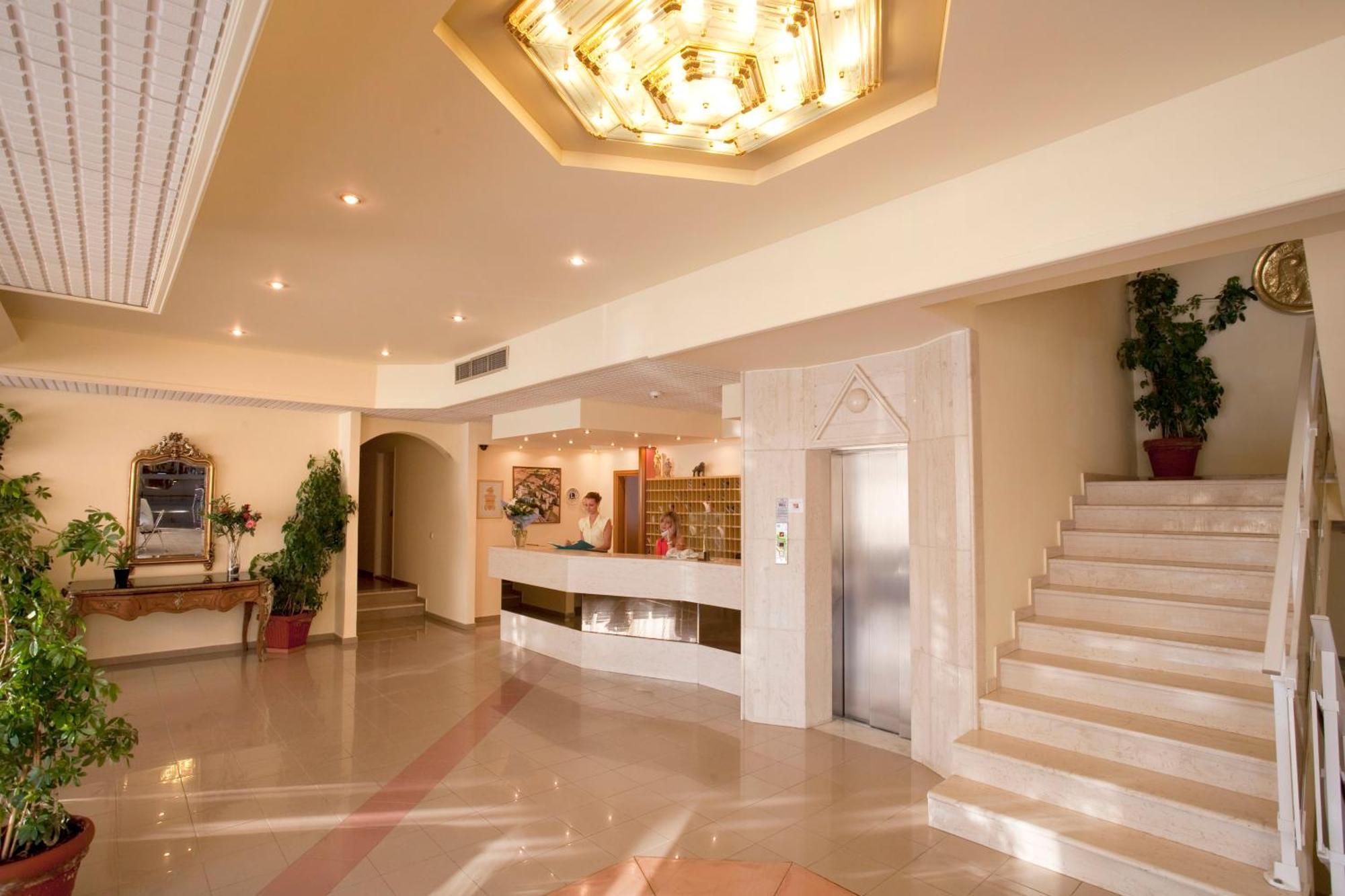 Hotel Golden Odyssey