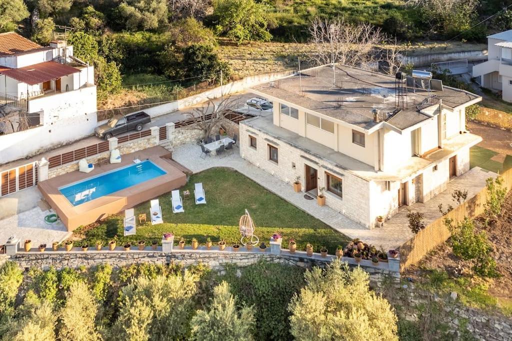 Stone With Private Pool * Alfa