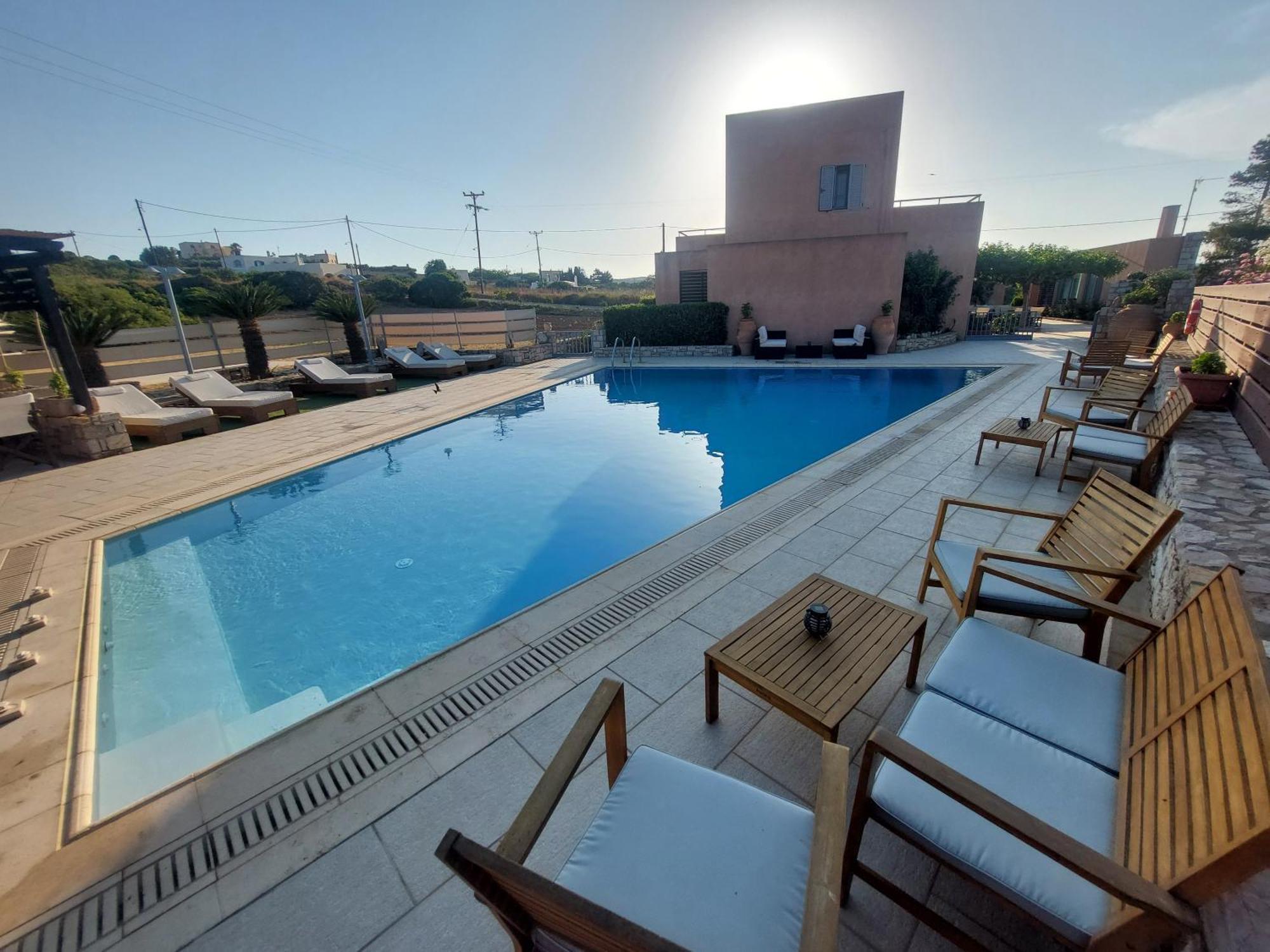 Aparthotel Petradi *