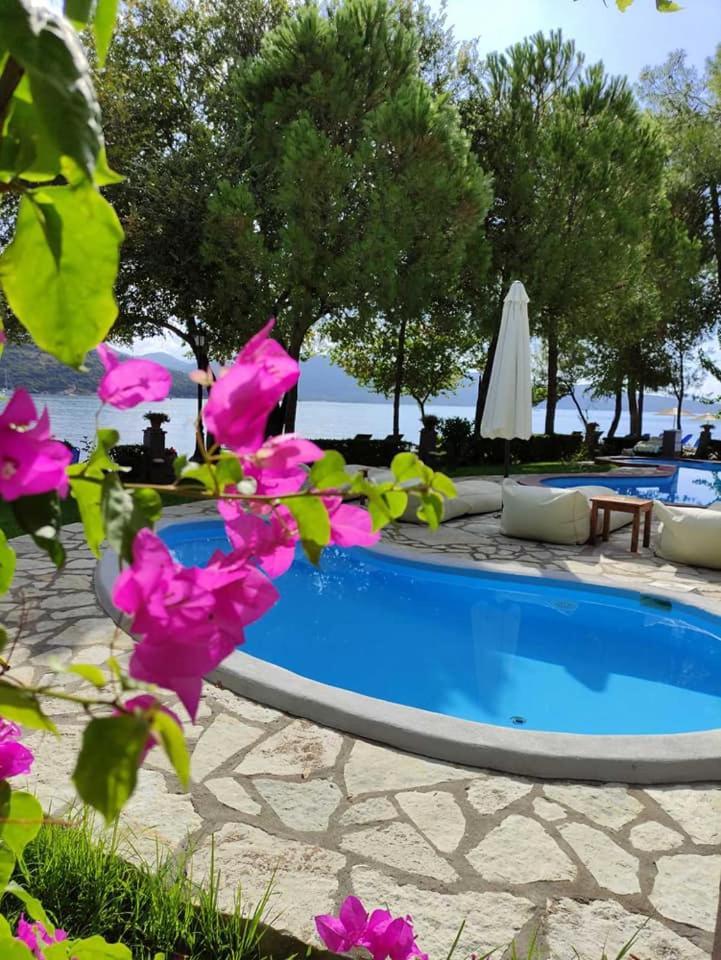 Aparthotel Flisvos Seaside Apartments