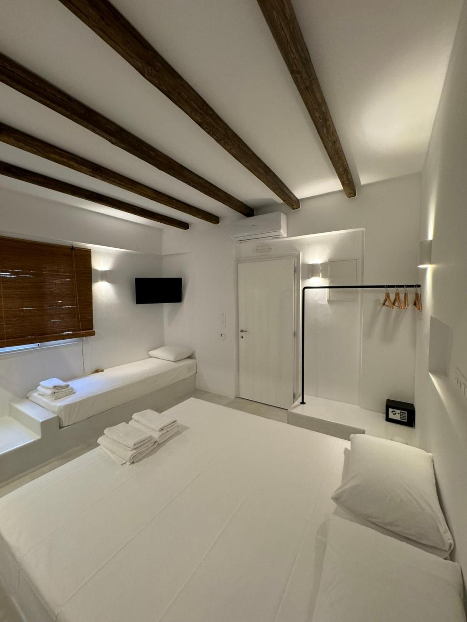Aparthotel Manthos Place Mylopotas