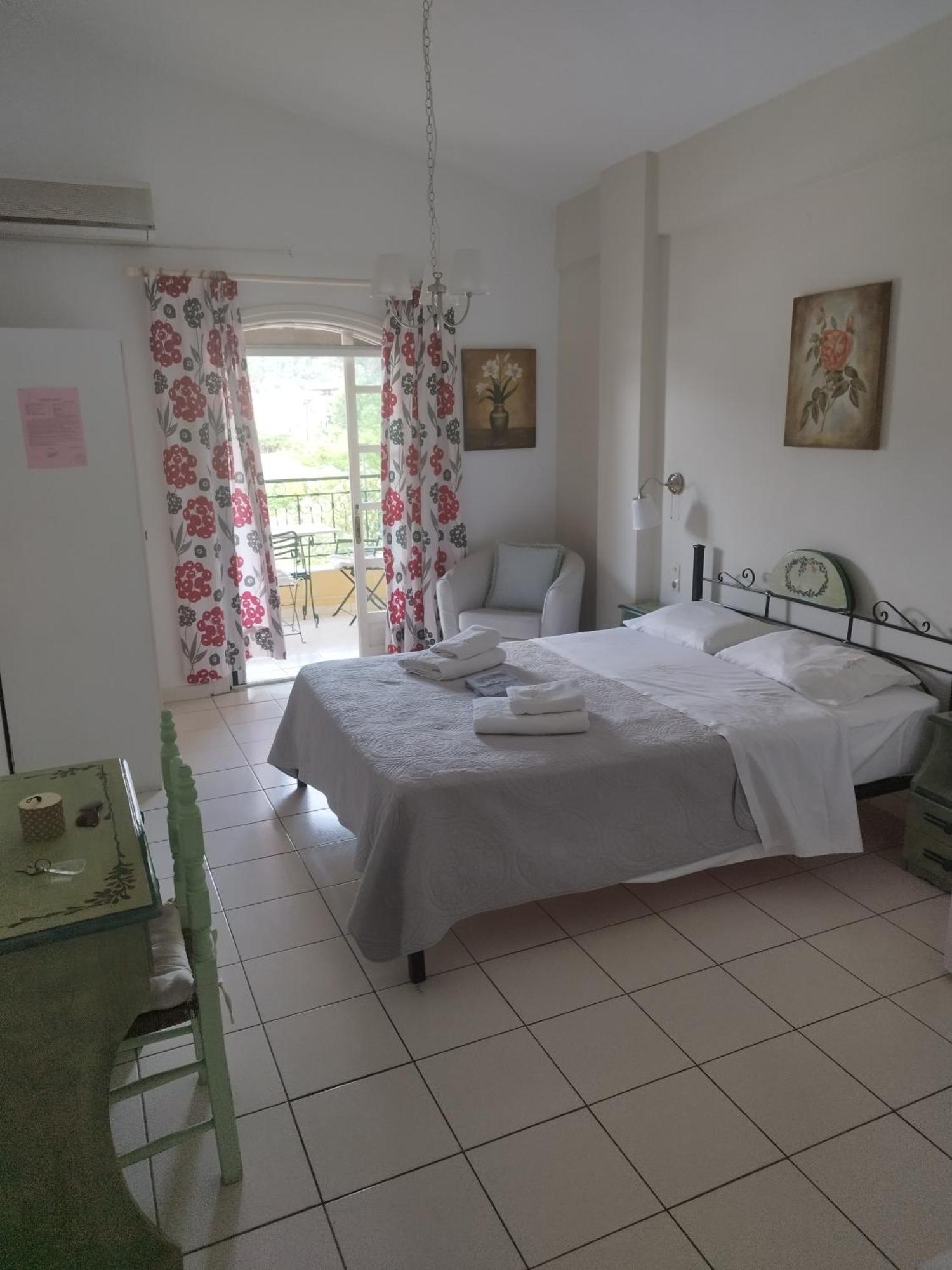 Fofos Aparthotel *