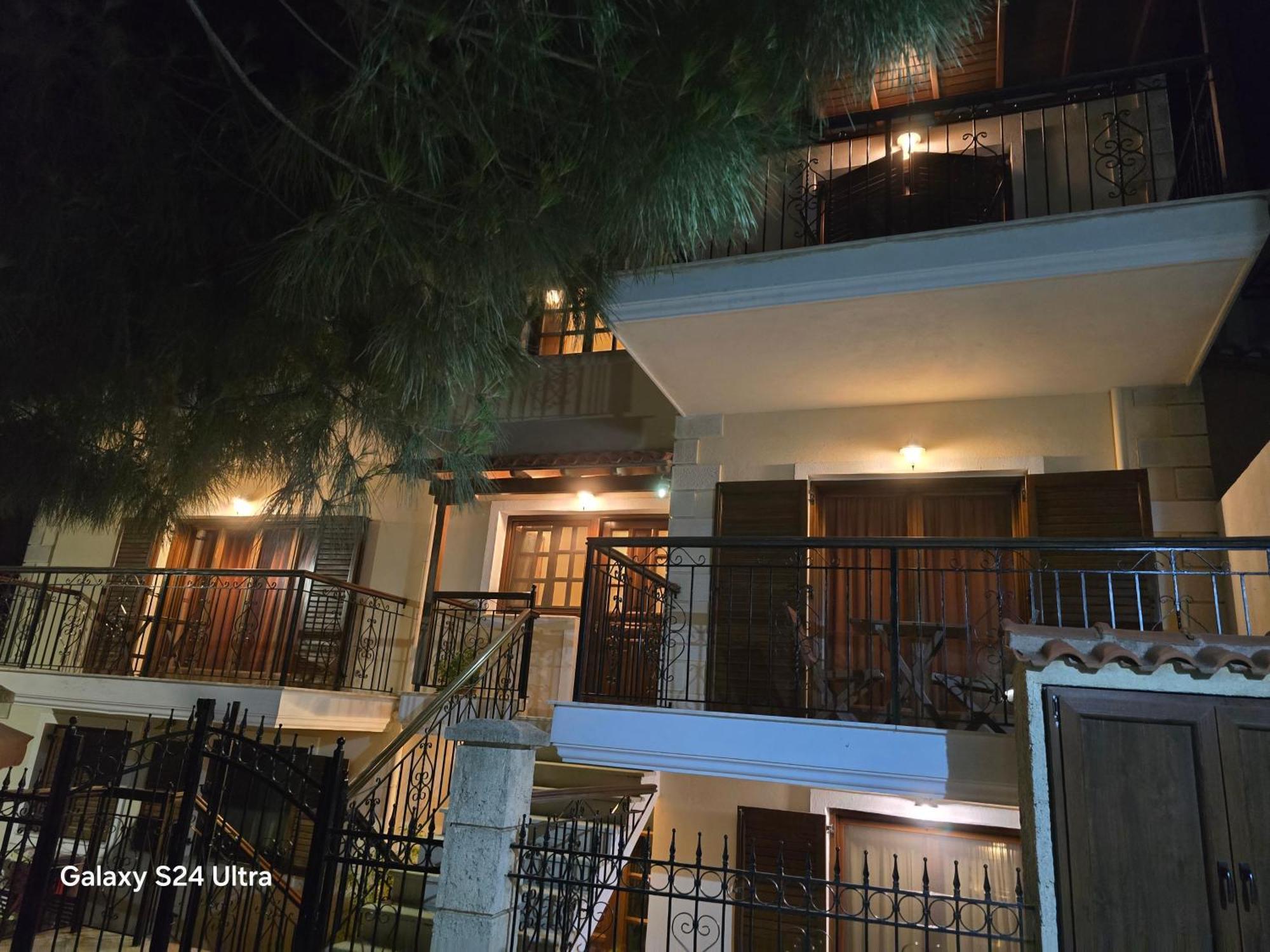 Filidas * Skiathos Town