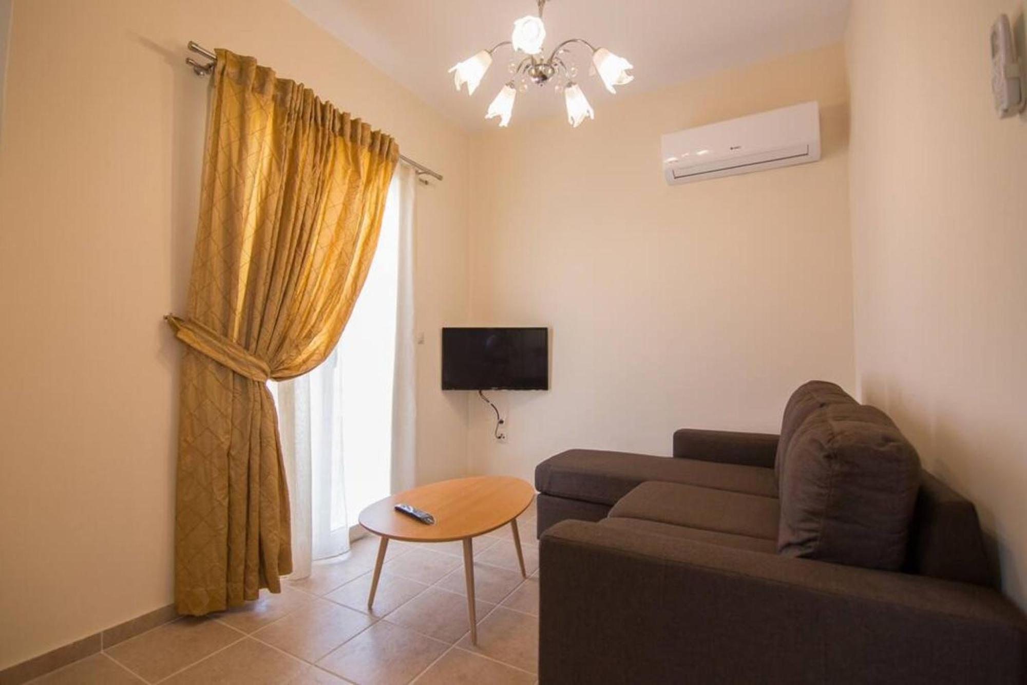 Villa Elpida At Minies