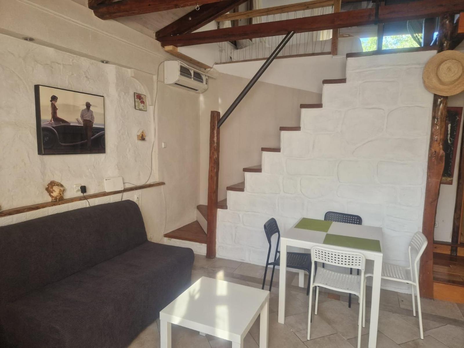 Rena Agios Petros (Lefkada)