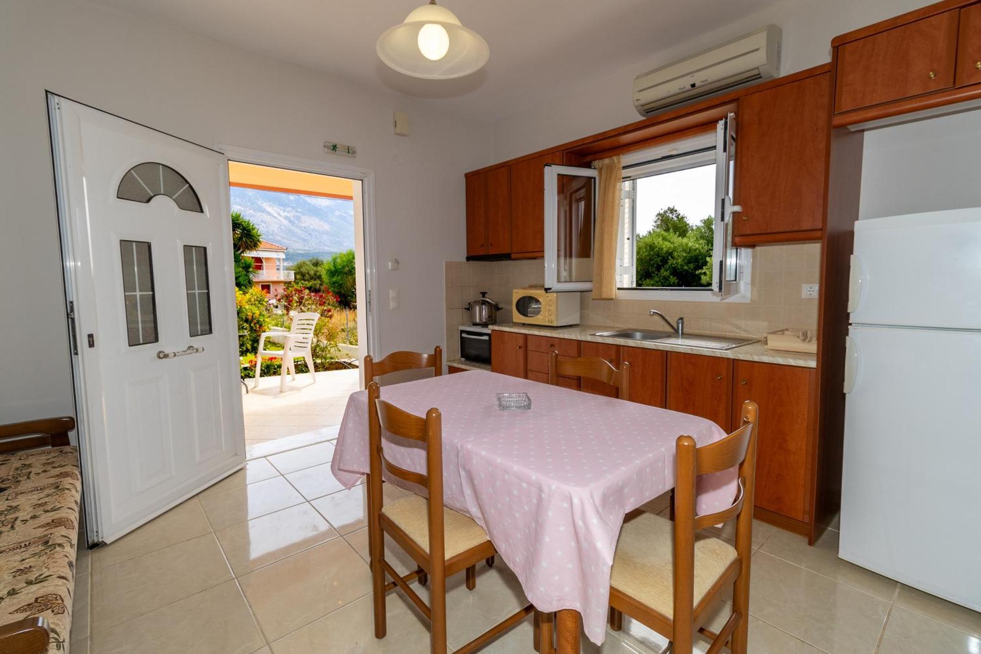 Thekla Apartment Karavados