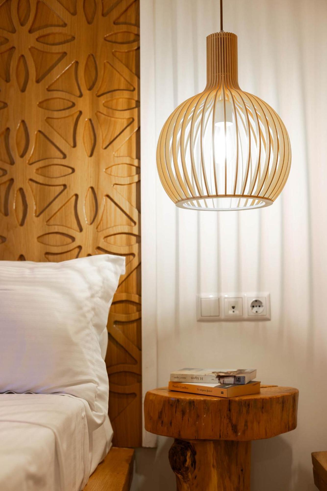 Acron Hotel *