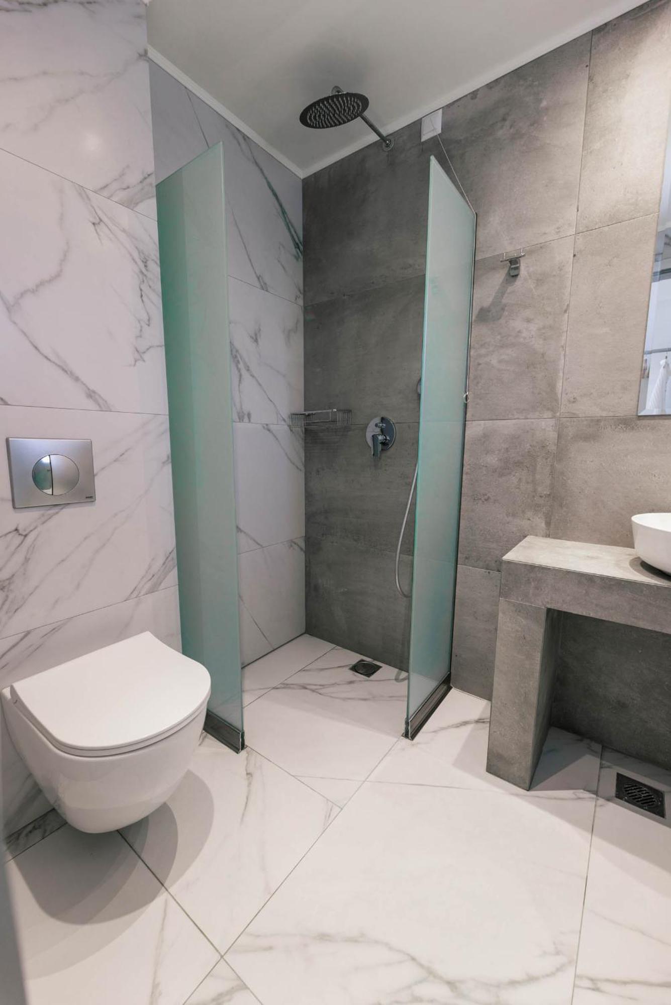 Acron Hotel