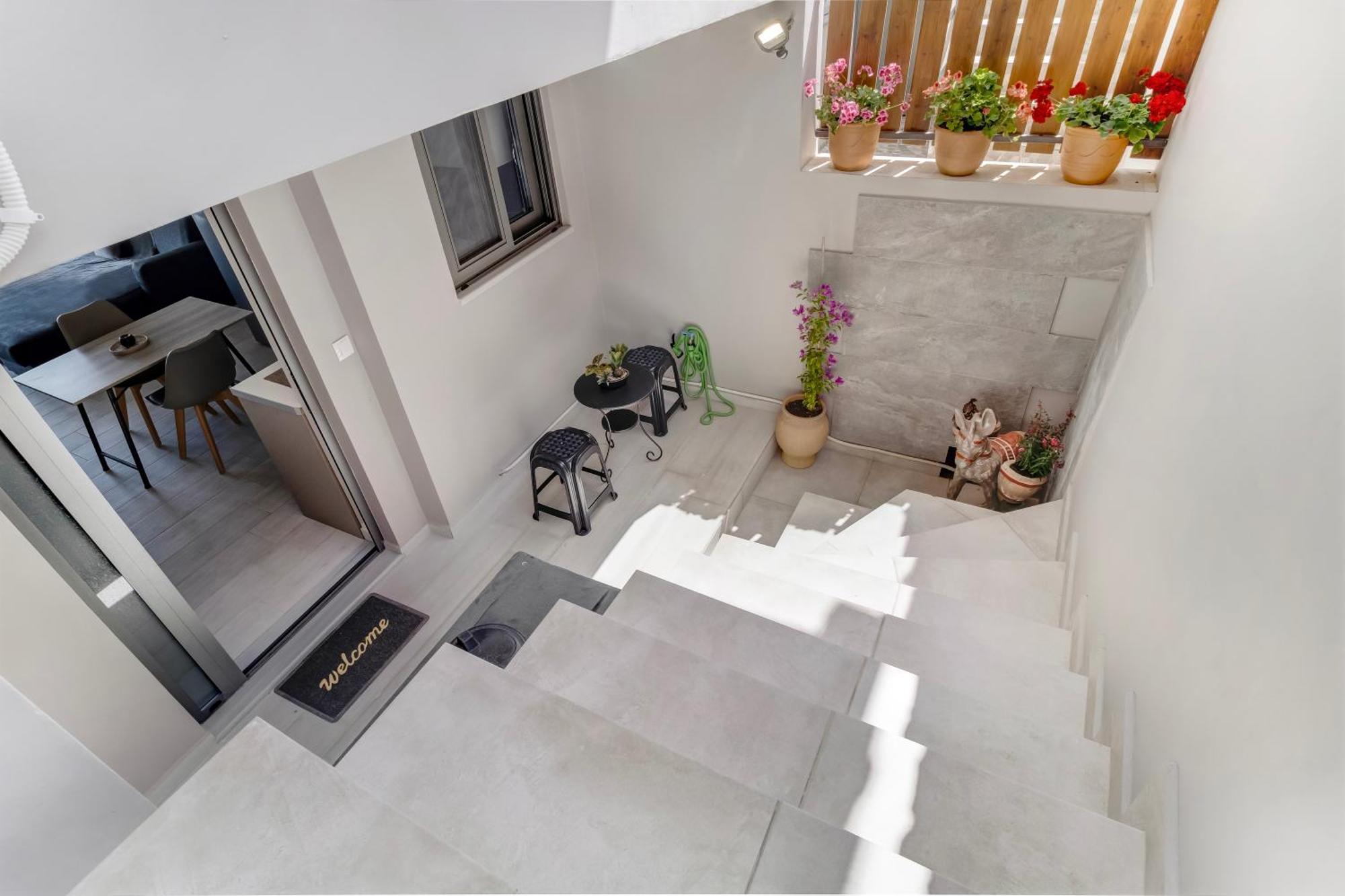 Remvi House *