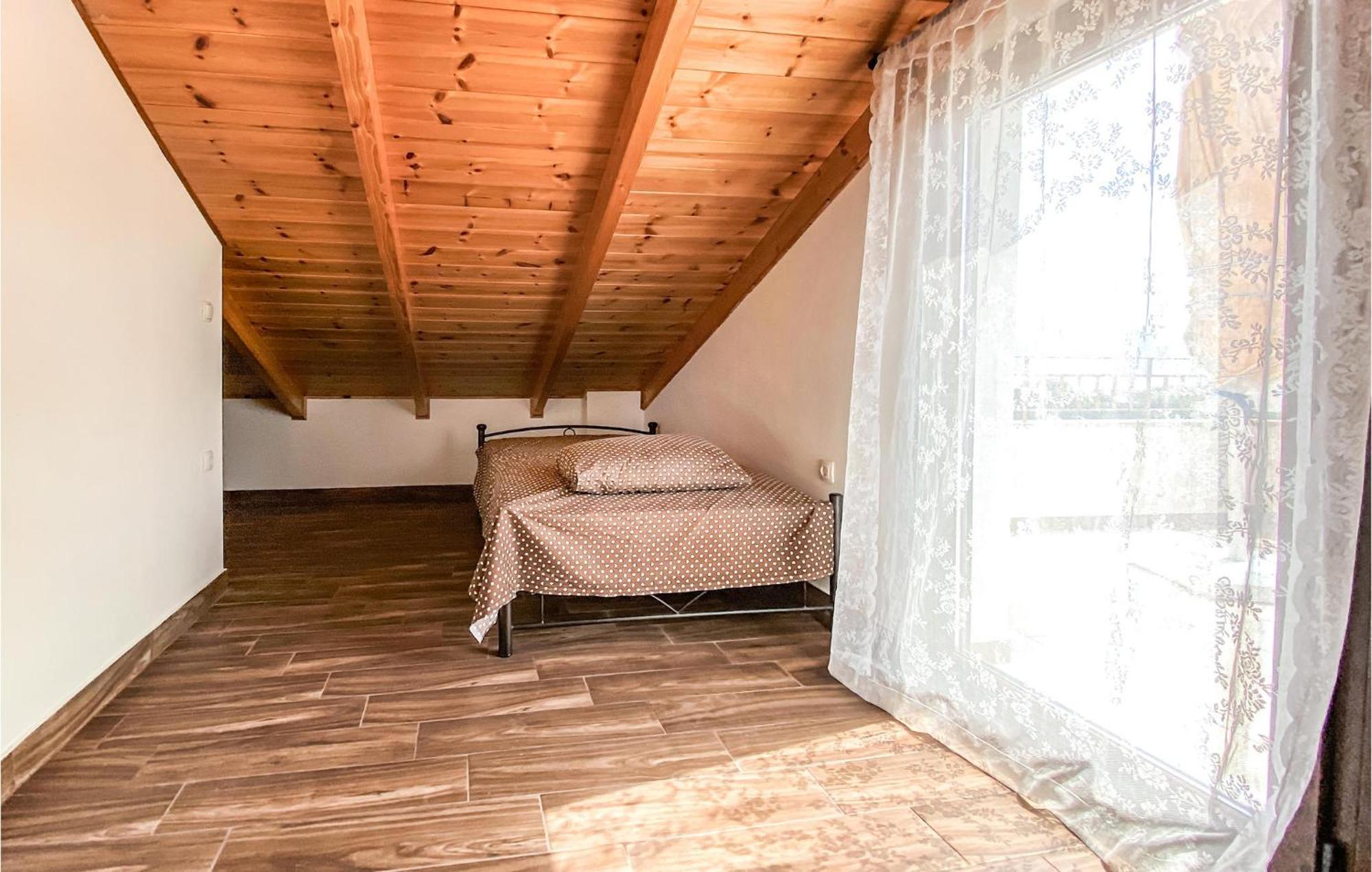 2 Bedroom Cozy In
