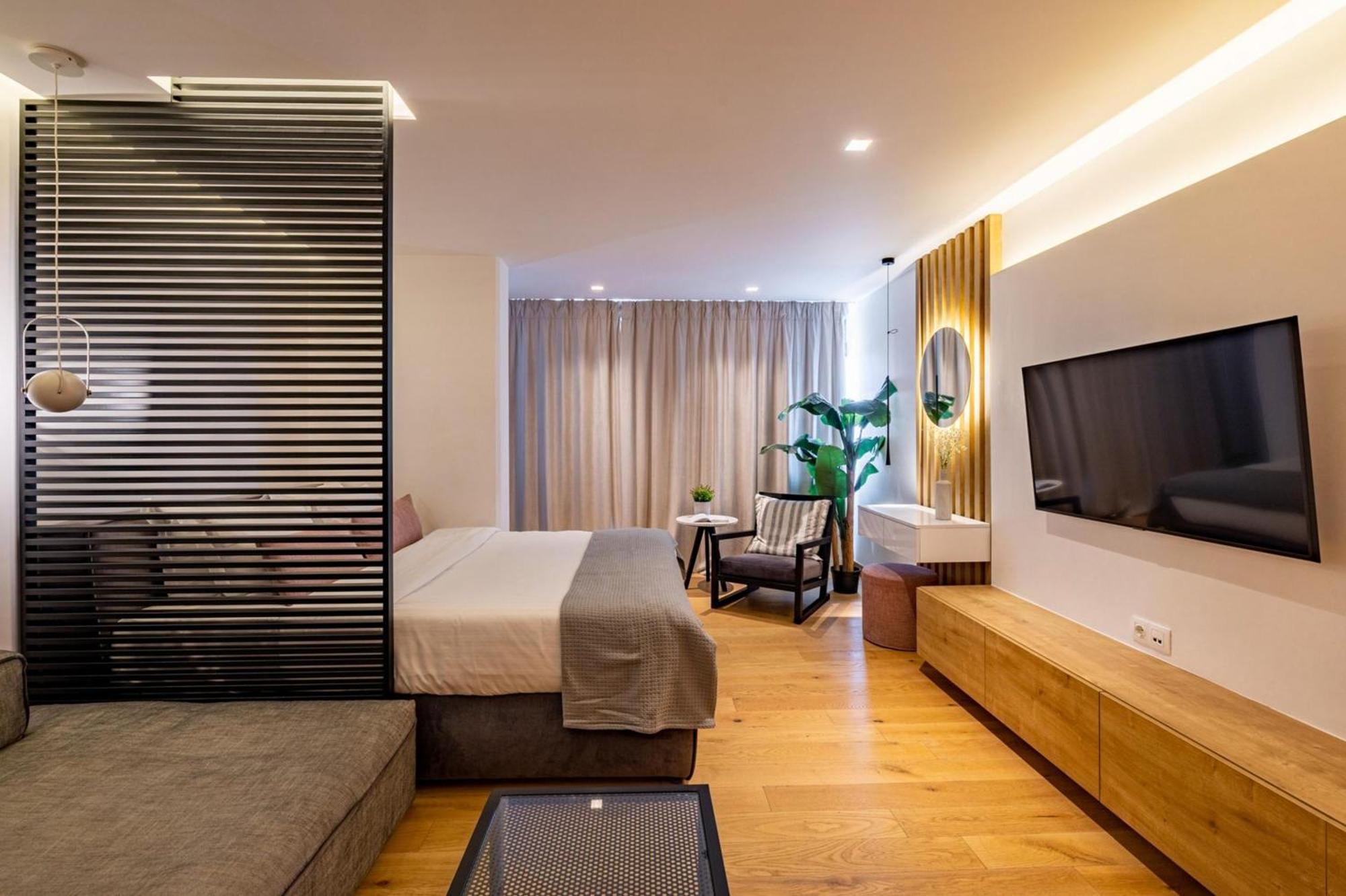 Earth Boutique Next To Stavros Niarchos Athens