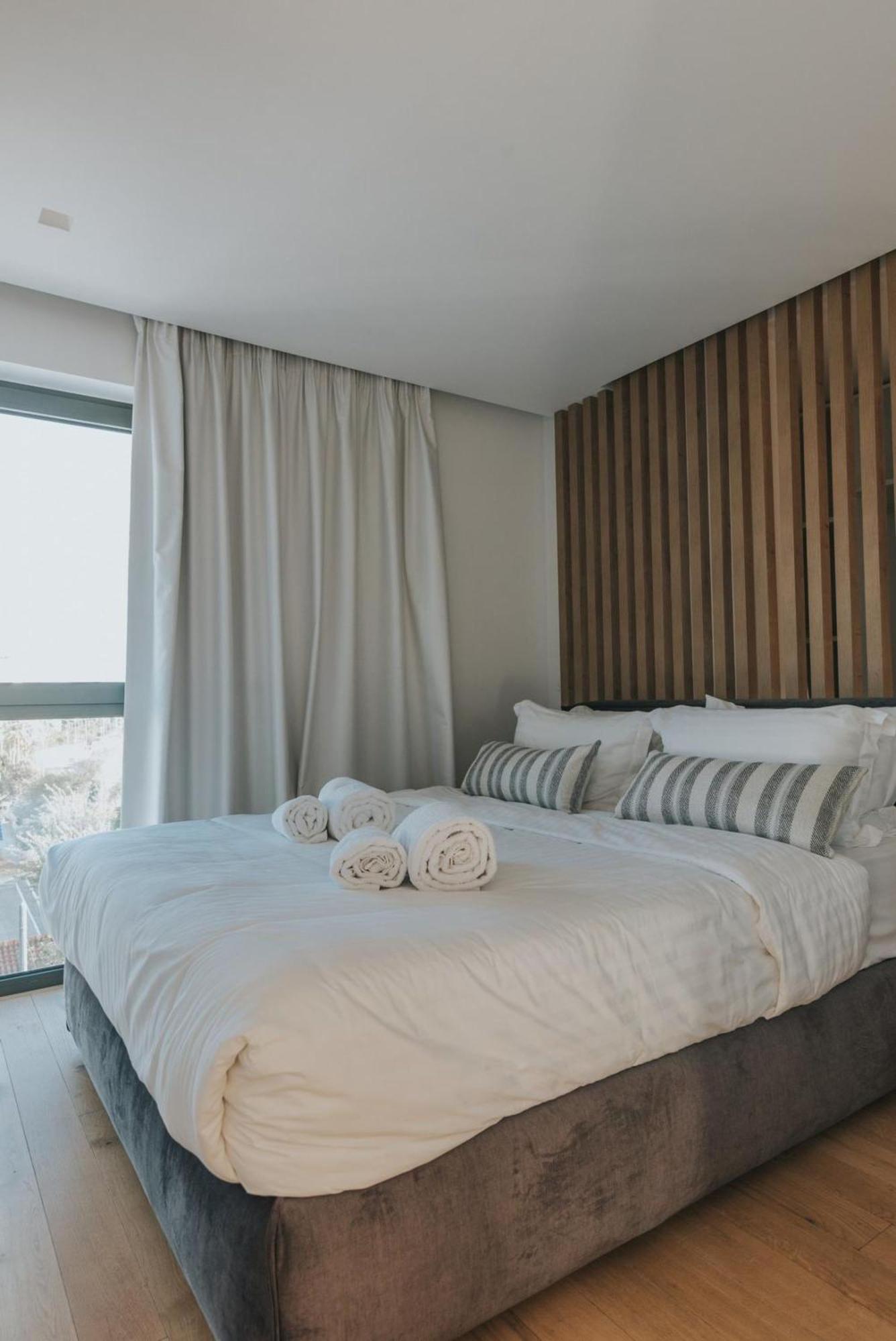 Earth Boutique Next To Stavros Niarchos Athens