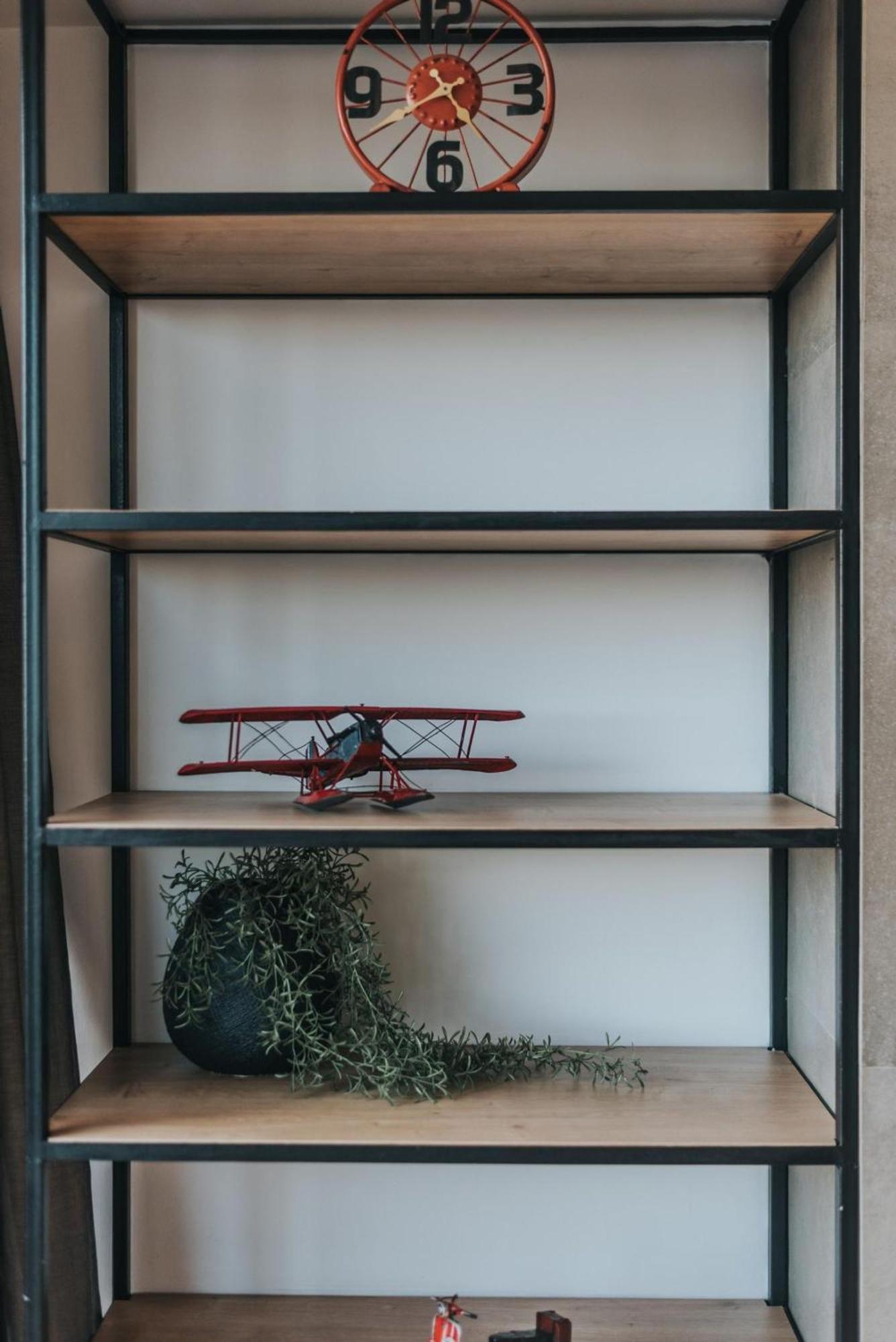 Earth Boutique Next To Stavros Niarchos Athens