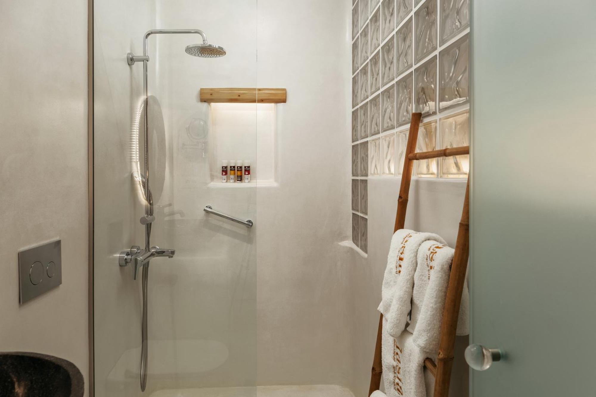 Lasia Luxury