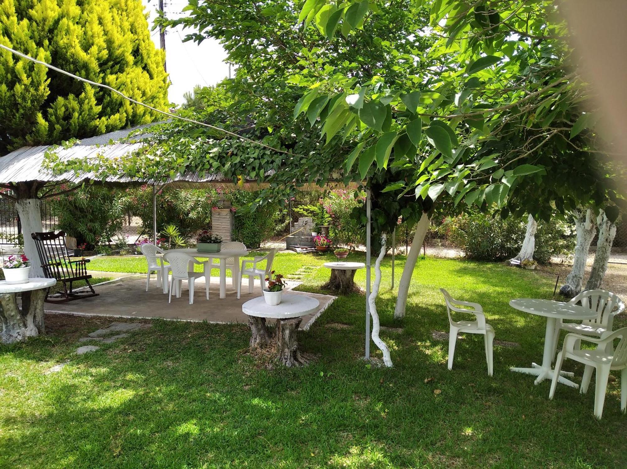 Kalyves, 2 Bedrooms, Sleeps 6, 700sqmgarden, 180m From Kalyves Polygyrou