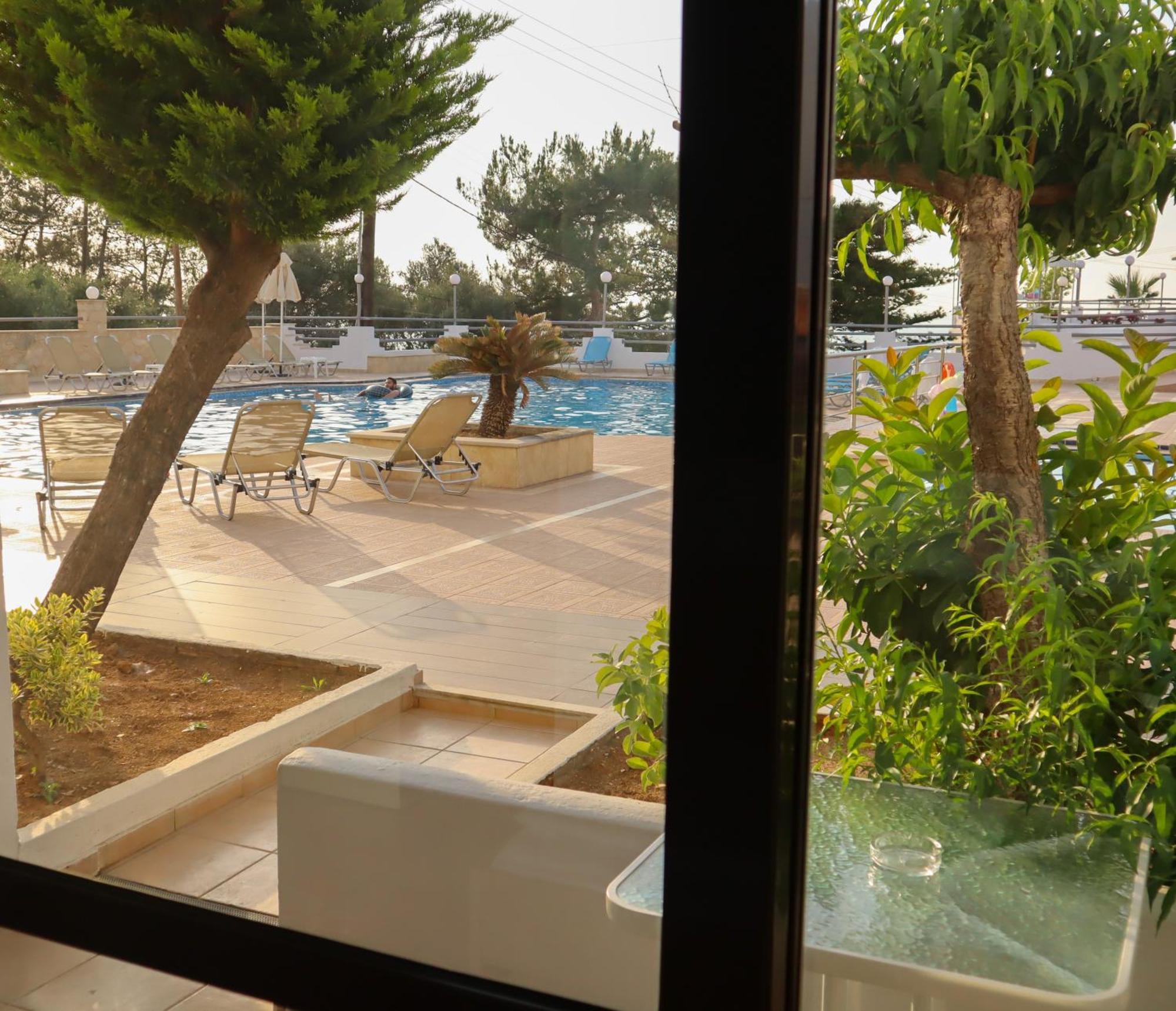 Adel Paradise 4*