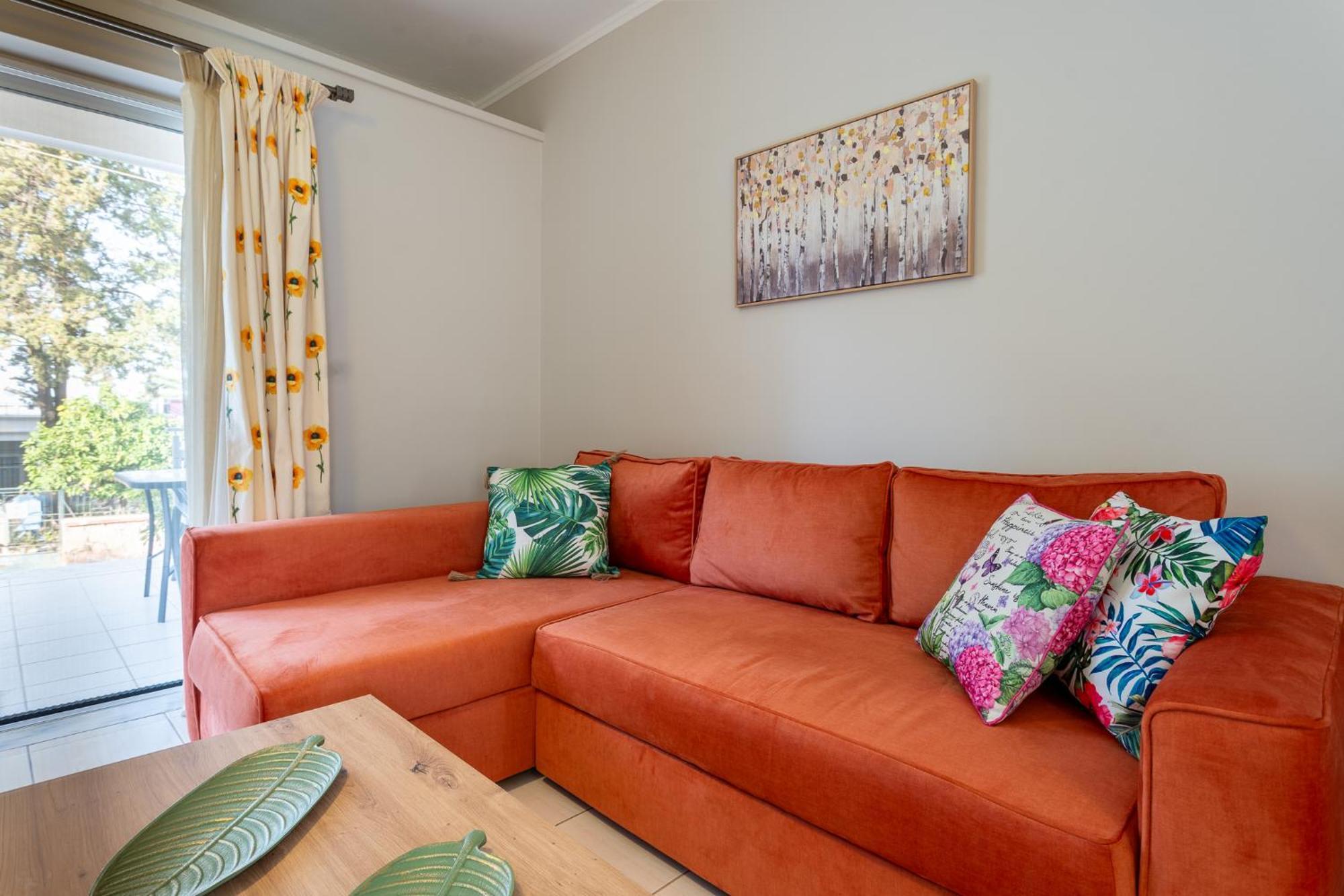 Comfortable 3-bedroom Maisonette Near The Sea