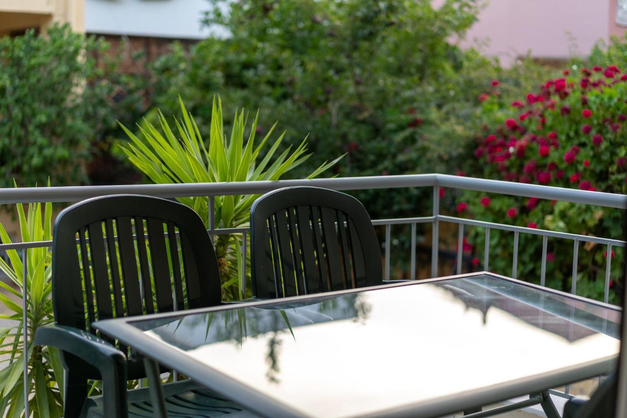 Villa Comfortable 3-bedroom Maisonette Near The Sea