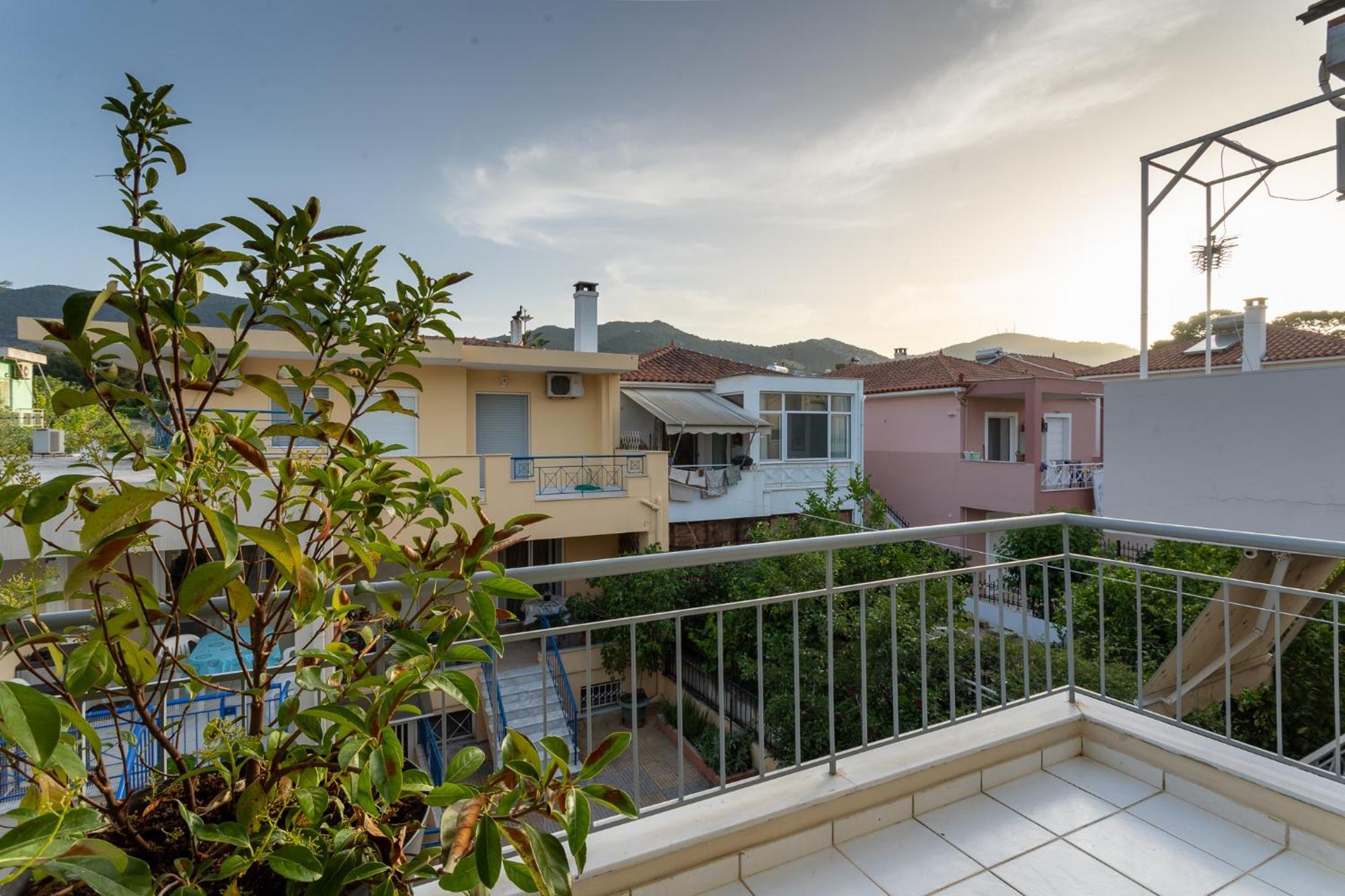 Villa Comfortable 3-bedroom Maisonette Near The Sea Mytilene