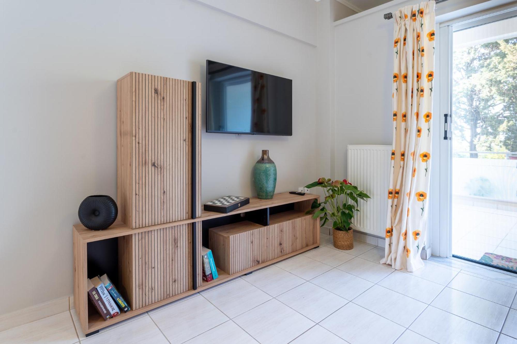 Villa Comfortable 3-bedroom Maisonette Near The Sea