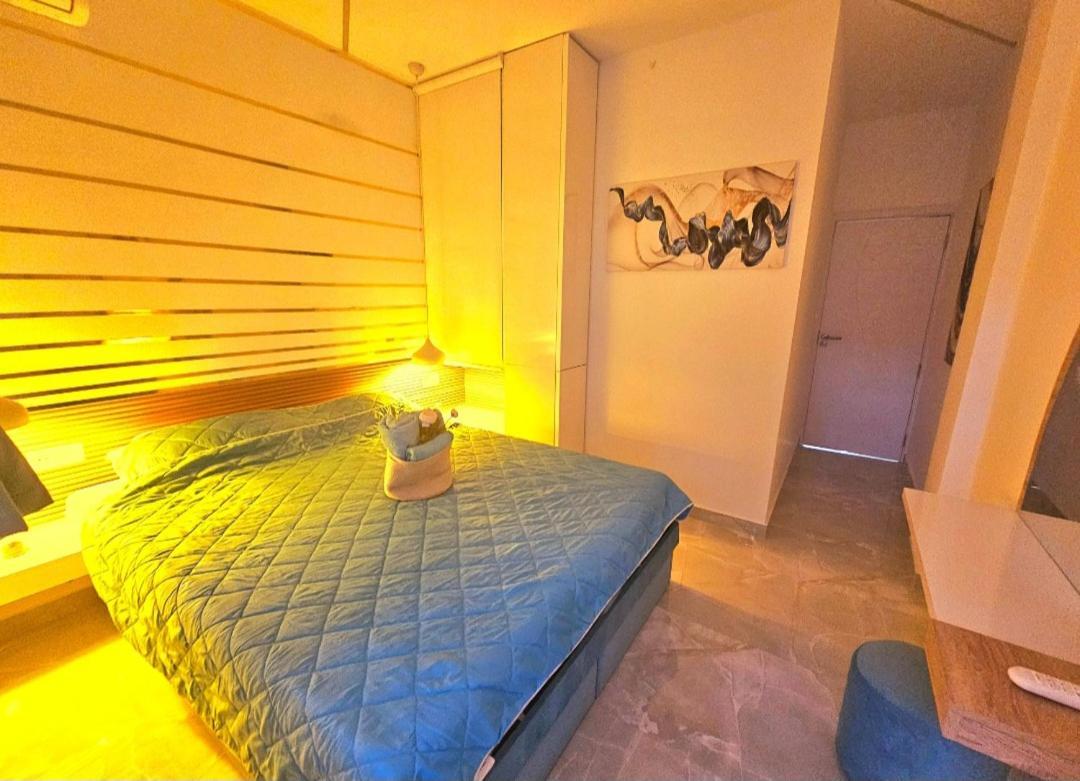 Sun Sea No 7 First Line * Peraia (Thessaloniki)