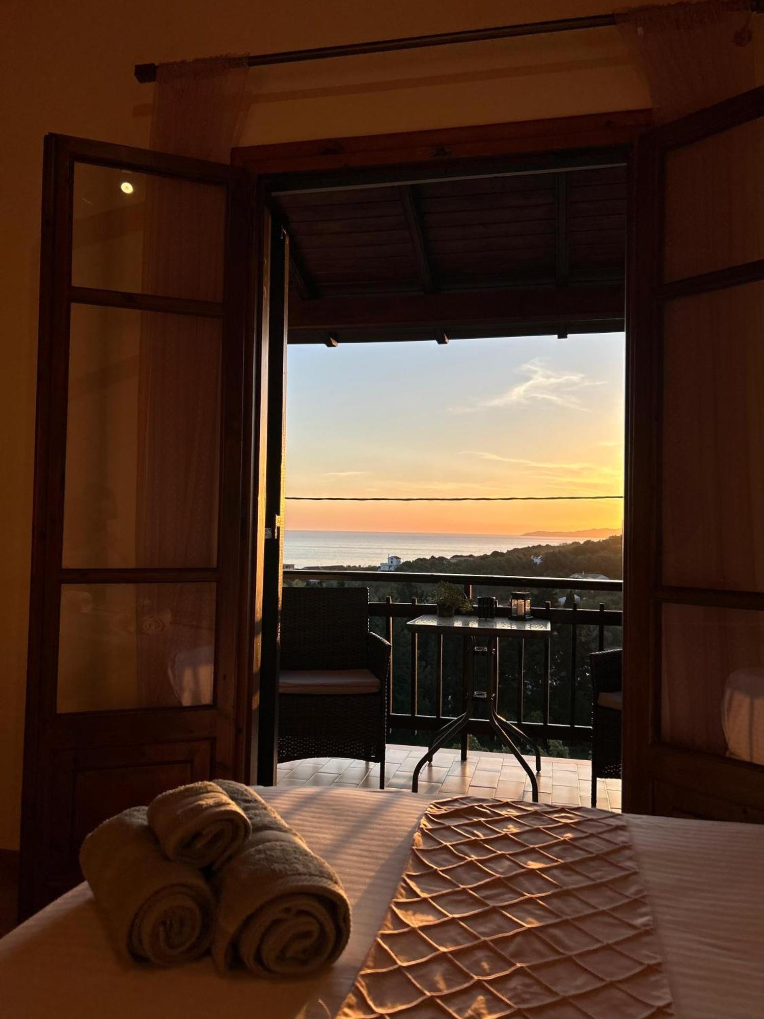 Golden View Apartment