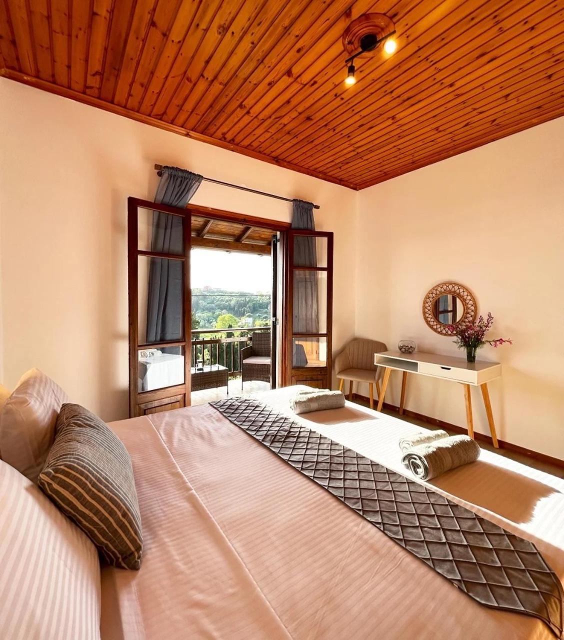 Golden View Apartment *