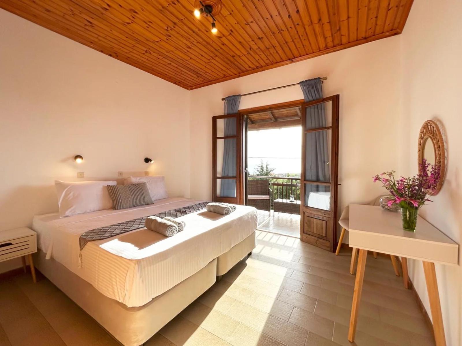 Golden View Apartment