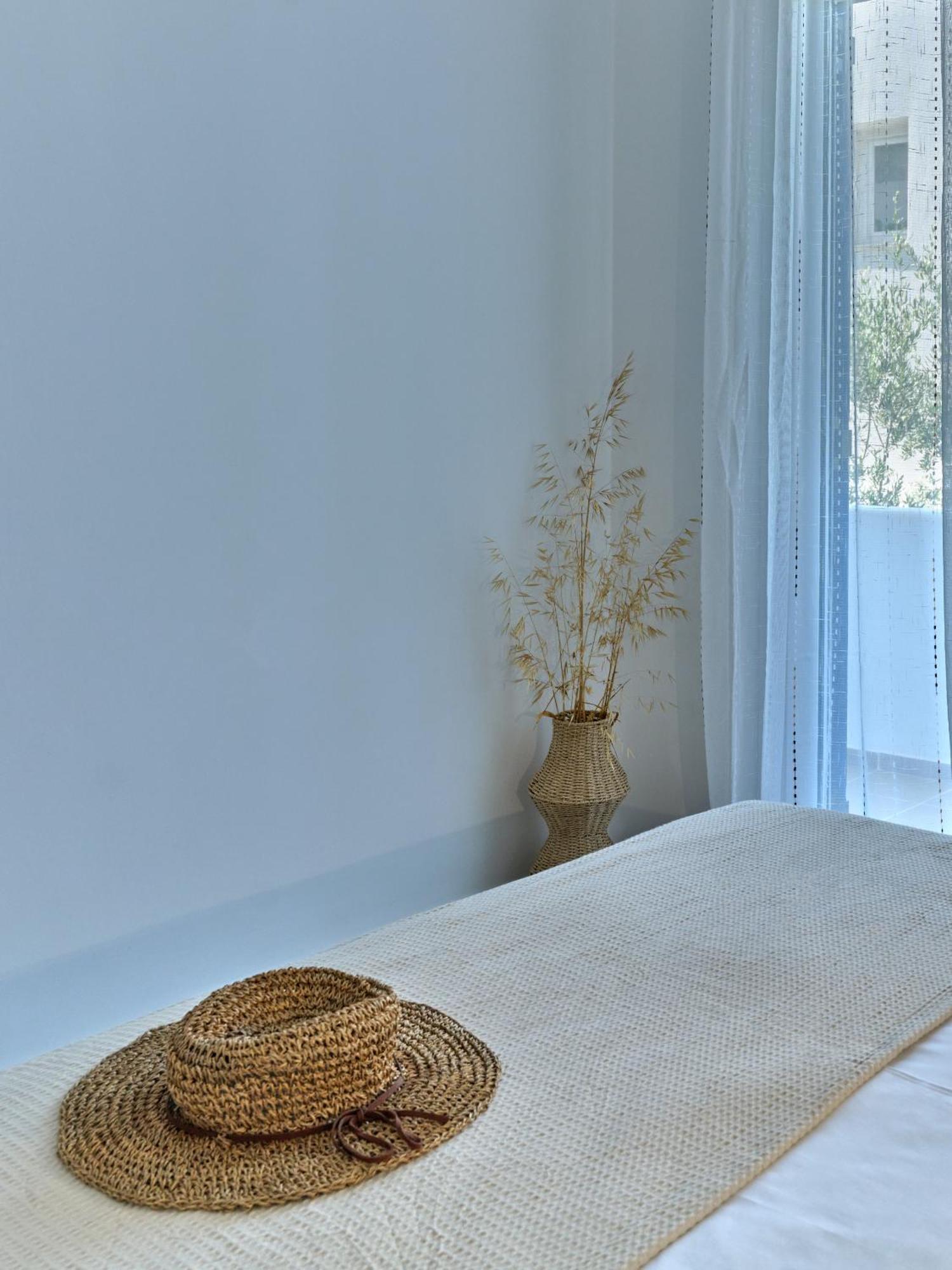 Aurora Beachside Home, Beach, Paros Apartment Logaras