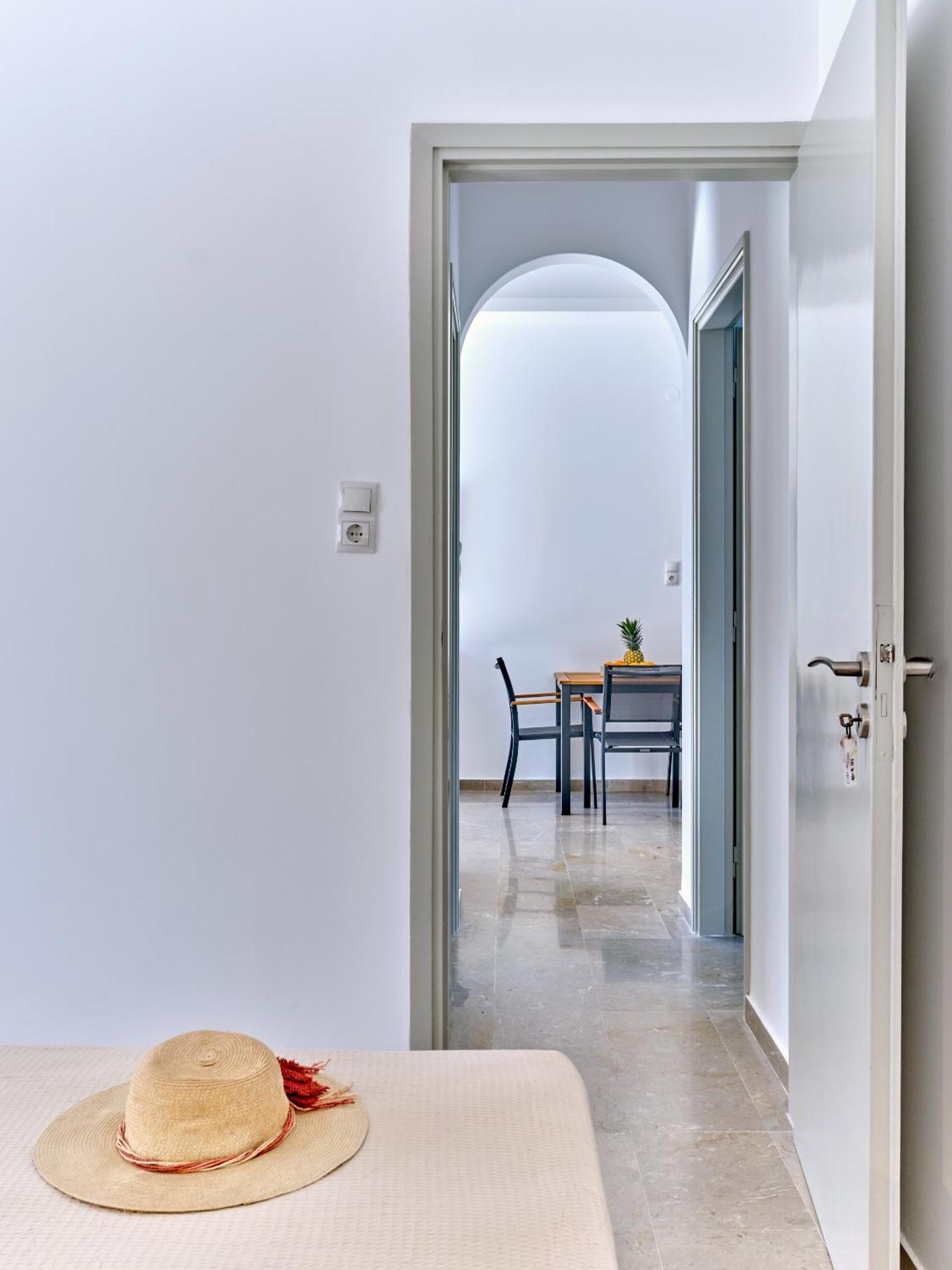 Aurora Beachside Home, Beach, Paros Apartment Logaras