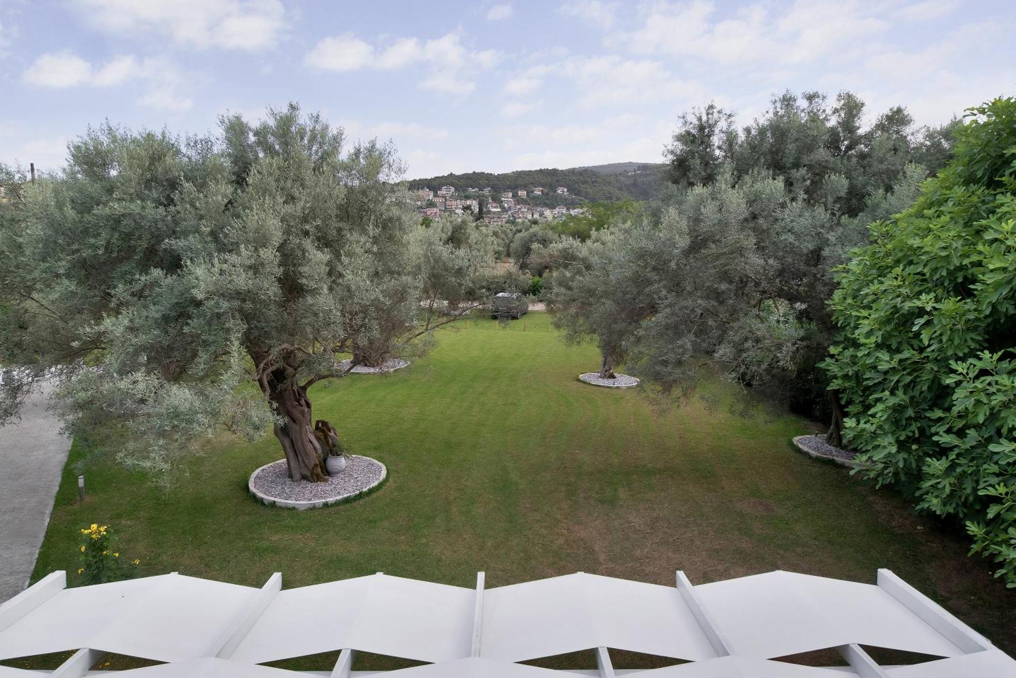 Apartment Elaia 2 *