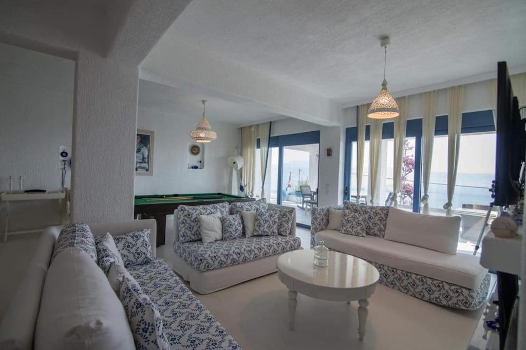 Villa White-blue Luxury 1 Pefkali