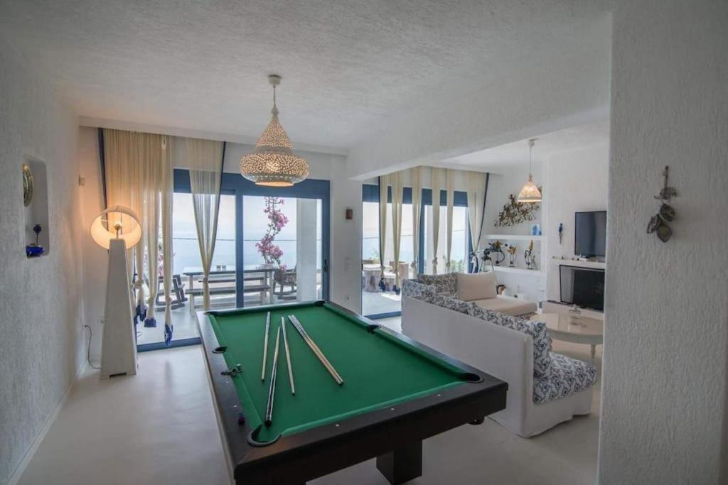 White-blue Luxury 1 * Pefkali