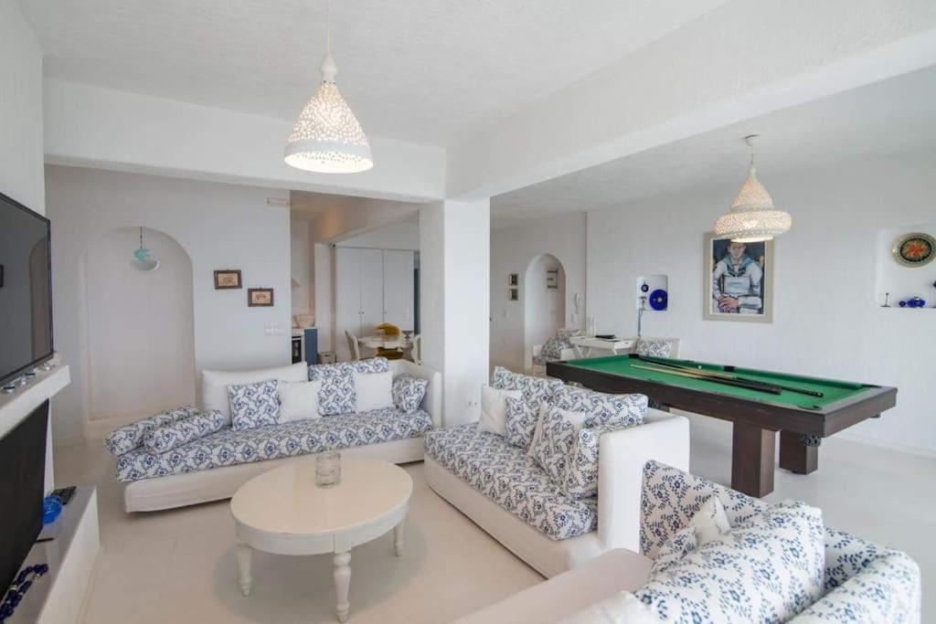 Villa White-blue Luxury 1