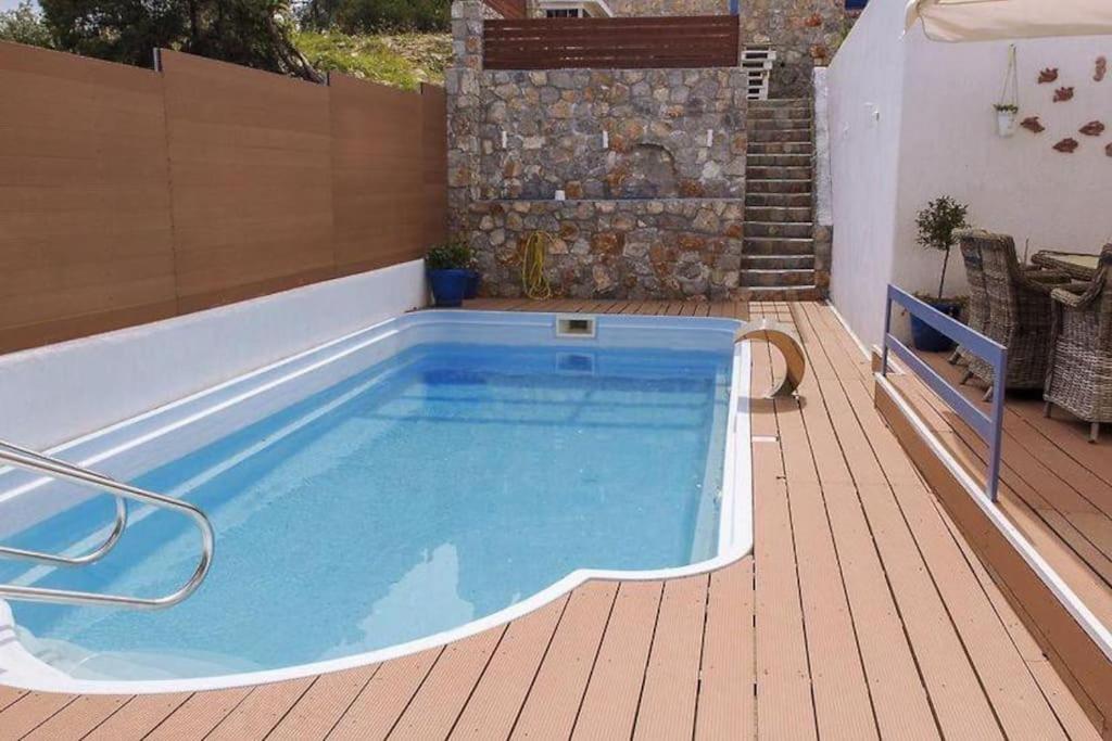 White-blue Luxury 1 Villa