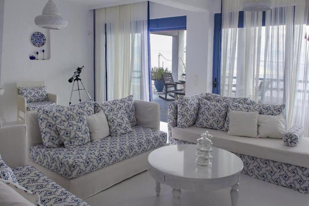Villa White-blue Luxury 1 *