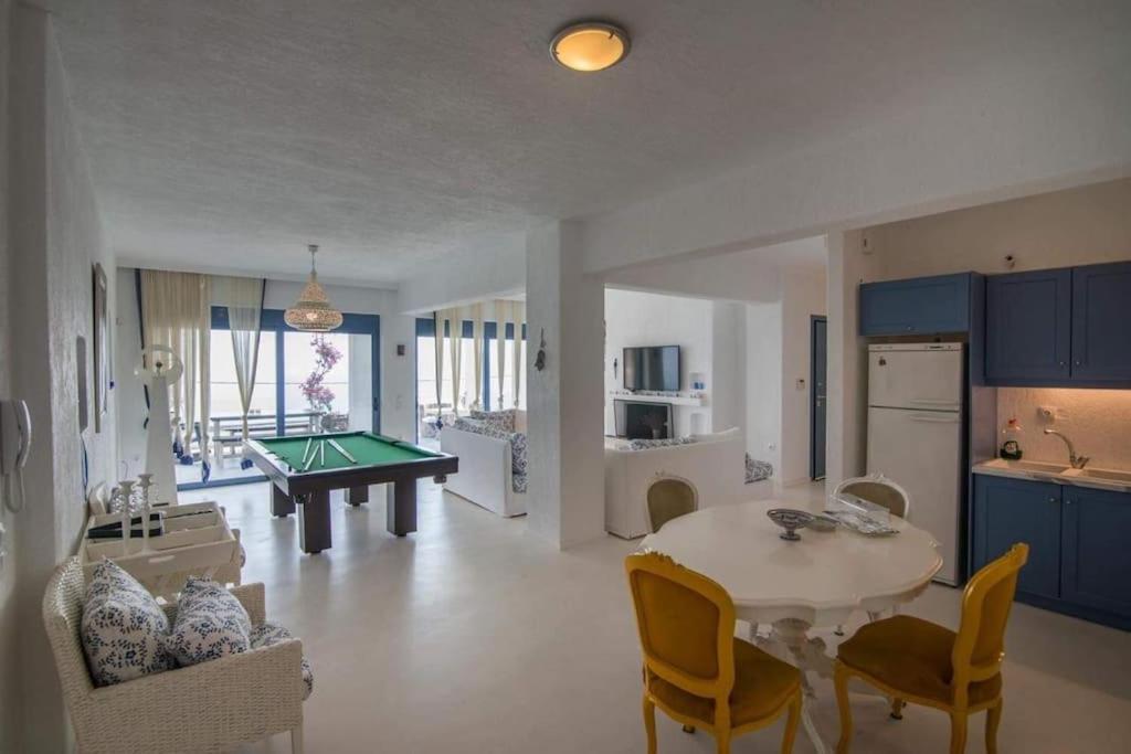 White-blue Luxury 1 Villa Pefkali