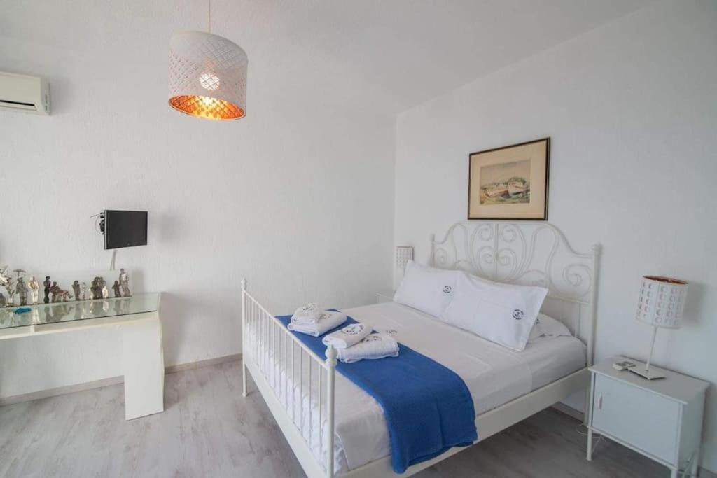 Villa White-blue Luxury 1