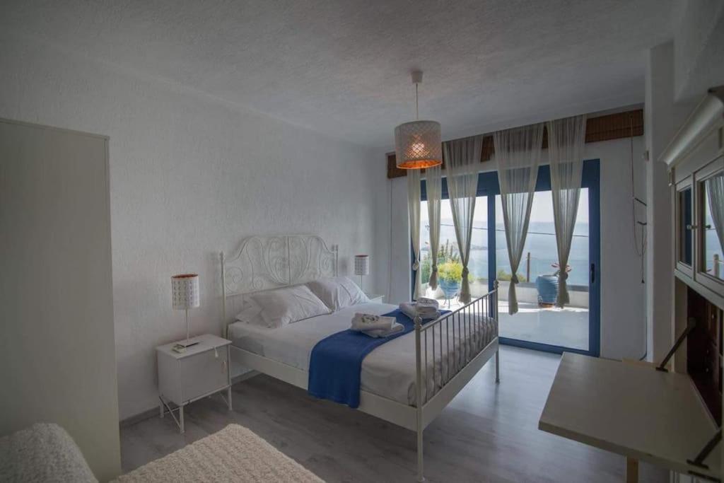 Villa White-blue Luxury 1 *