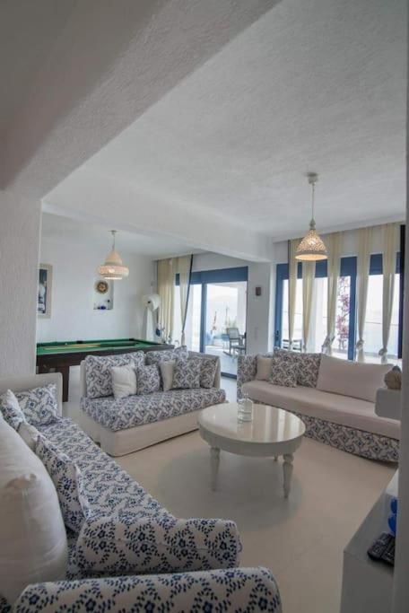 Villa White-blue Luxury 1 Pefkali