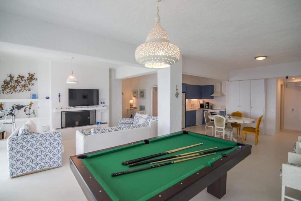 Villa White-blue Luxury 1