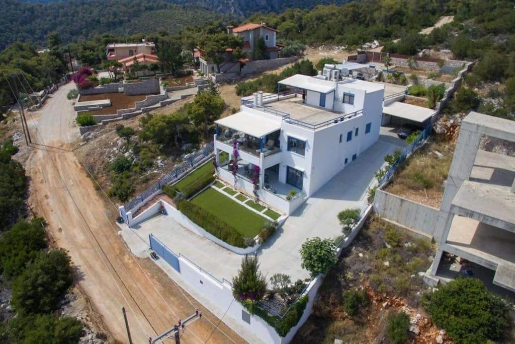 Villa White-blue Luxury 1 Pefkali