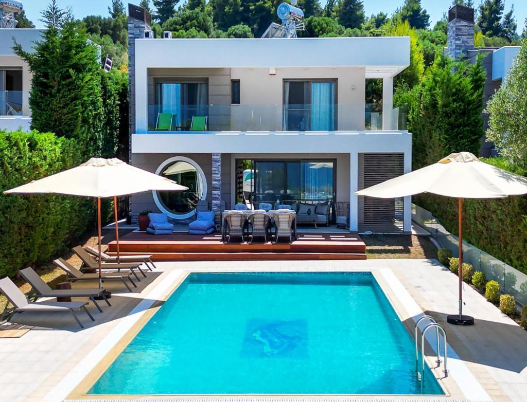 Luxurious 4-bedroom With Private Pool In Kassandra, Halkidiki *