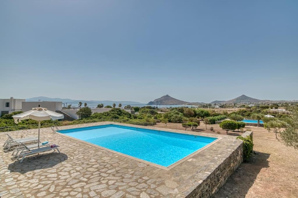 Anna With Seaview Of Naxos * Isterni (Paros)